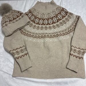 Cupcakes and Cashmere Pull Over Sweater And Matching Hat MEDIUM Christmas Cozy